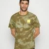 The North Face HIMALAYAN BOTTLE SOURCE TEE - Print T-shirt - Military Olive
