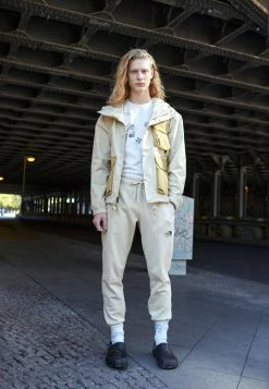 The North Face UTILITY RAIN JACKET - Outdoor Jacket - Gravel/antelope Tan